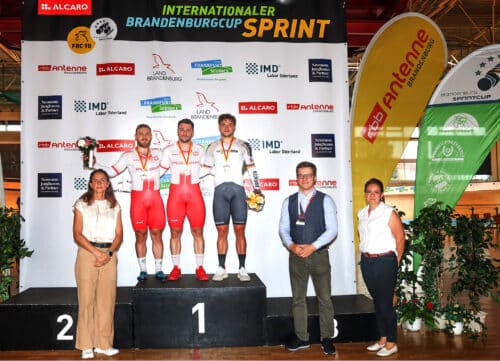 Frankfurt (Oder), 22.06.2024 - Internationaler Brandenburg -Cup - Sprint Siegerehrung des Internationalen Brandenburger - Sprint-Cup bein den Maennern v.l.n.r. Inga Mertens (Alcaro, Invest GmbH), die Sportler, Daniel Rochna (Platz 2), Mateusz Rudyk Platz1)-beide Polen, Maximilian Doernbach (3. Platz), Frankfurts Bürgermeister, Claus Junghanns) sowie Franziska Hellwig Schulz - Hellwig von der Witschaftsfoerderung Frankfurt (Oder)